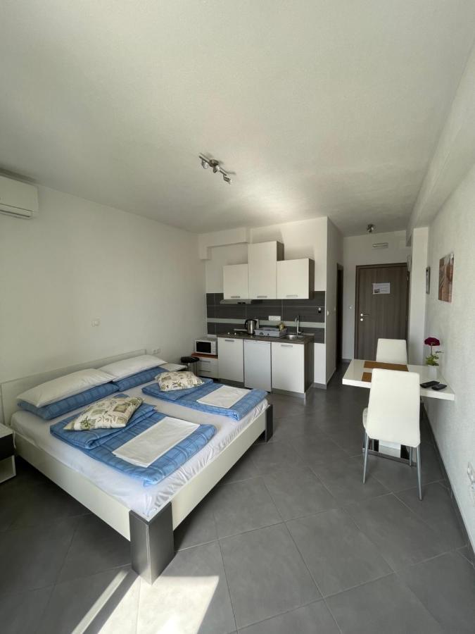 Apartments Nevistic Podstrana Exterior foto