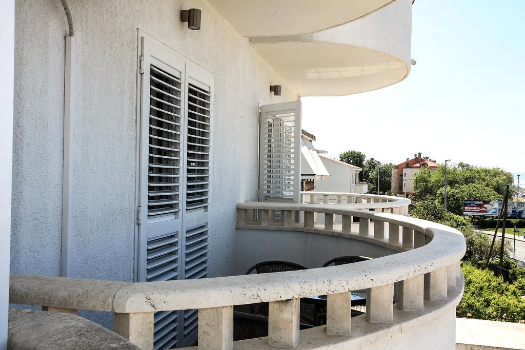 Apartments Nevistic Podstrana Exterior foto
