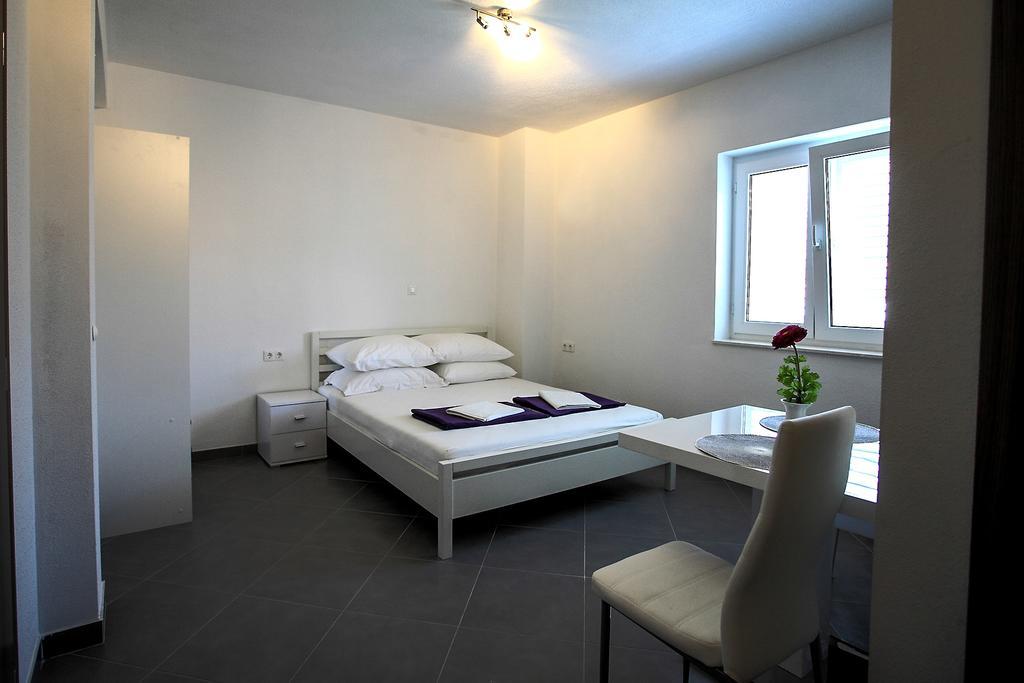 Apartments Nevistic Podstrana Exterior foto